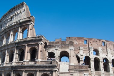 Roma, İtalya 'daki ünlü antik kolezyumun güzel manzarası