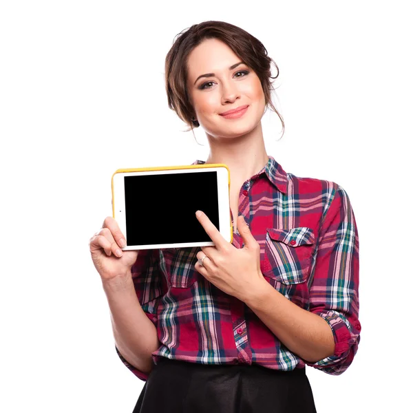 Gelukkig lachend mooie jonge vrouw met lege tablet pc voor copyspace, geïsoleerd op witte achtergrond — Stockfoto