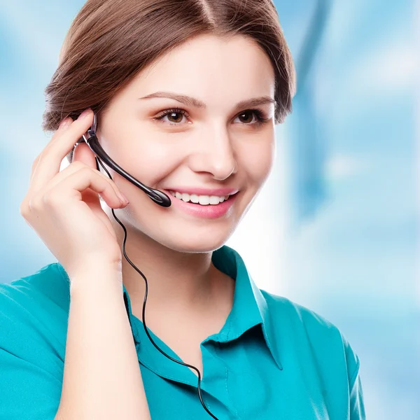 Portret szczęśliwy uśmiechający się wesoły młodych wsparcie telefonu operatora — Zdjęcie stockowe
