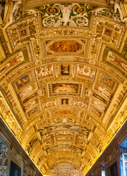 VATICAN - 26 AOÛT 2014 : Le plafond de la galerie géographique des Musées du Vatican . Images De Stock Libres De Droits