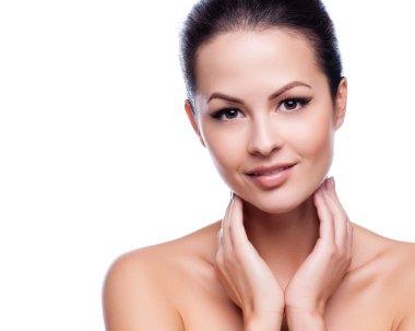 güzel bir genç kadın beyaz üzerine onun face.fresh sağlıklı skin.isolated dokunmadan