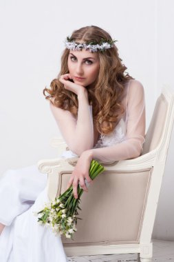 Güzel gelinin portresi. Gelinlik. Düğün süslemesi