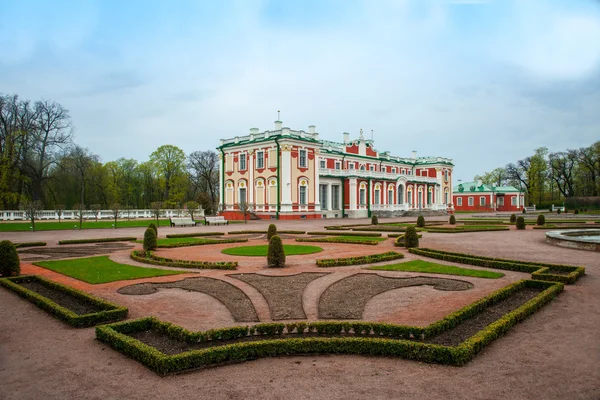 Palácio Kadriorg foi construído pelo czar Pedro Magno no século XVIII Fotos De Bancos De Imagens