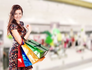 güzellik kadın ile alışveriş merkezi alışveriş torbaları.