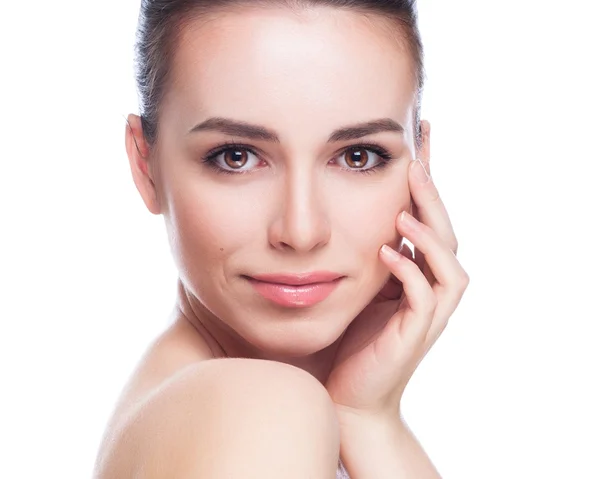 Mooi gezicht van jonge volwassen vrouw met schone frisse huid — Stockfoto