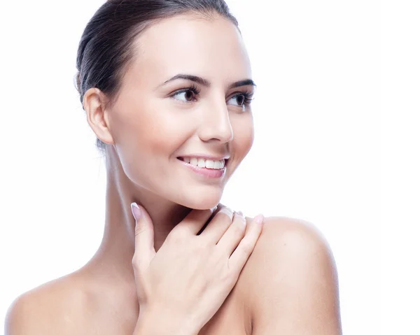 Bonito rostro de hermosa mujer sonriente posando en el estudio aislado en blanco —  Fotos de Stock