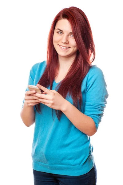 Belle jeune femme hipster utilisant un téléphone intelligent — Photo