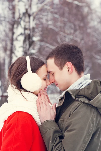 Feliz pareja sonriente en el amor . — Foto de Stock