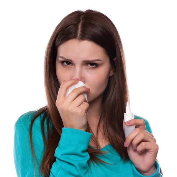 Mulher Doente. Flu.Woman Apanhado Frio. Espirro para o tecido. Dor de cabeça. Vírus .Medicines — Fotografia de Stock