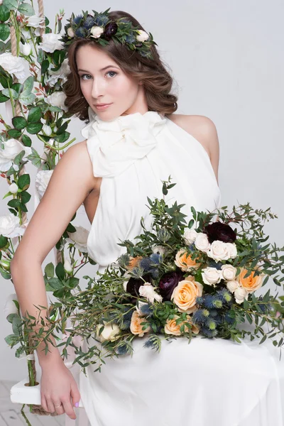 Wedding. Beautiful bride with bouquet — Stock Photo, Image