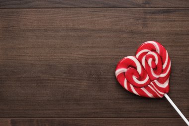 Çubuk üzerinde kırmızı lolipop