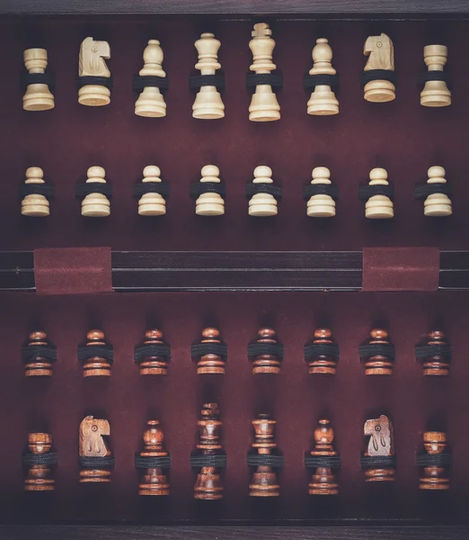 Schachfiguren im Kasten — Stockfoto