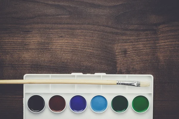 Palet boya ve fırça tablo — Stockfoto