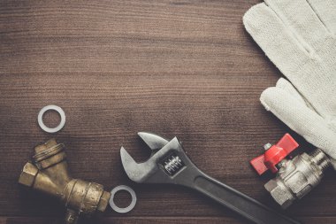 ayarlanabilir anahtarı ve borular