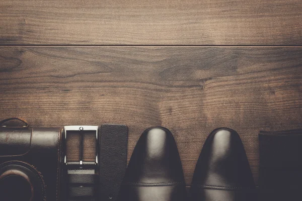 Brown shoes, belt, socks and film camera — Stock Photo, Image