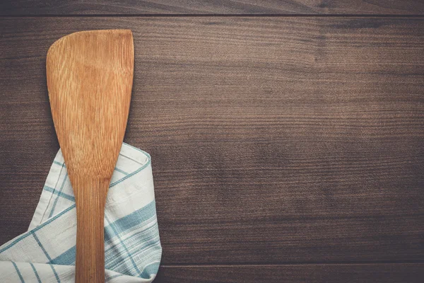 Espátula de madera sobre la mesa marrón —  Fotos de Stock