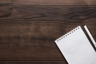 boş defter ve beyaz kalem