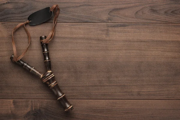 Handmade wooden slingshot — Stock Photo, Image