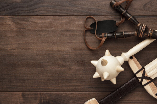 Ручной деревянный тренировочный меч, булава и рогатка
