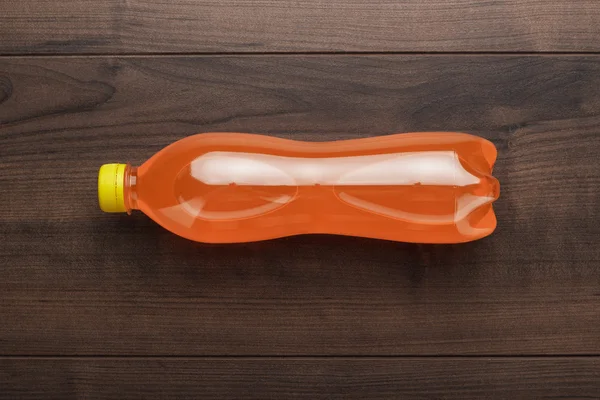 Bouteille en plastique de boisson sucrée orange — Photo