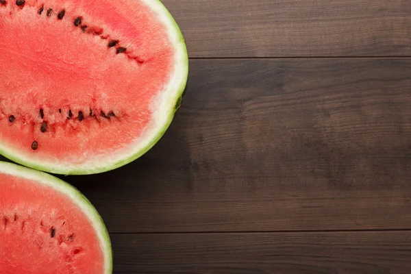Potongan semangka di atas meja — Stok Foto