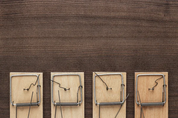 Ratoneras en el fondo de madera — Foto de Stock