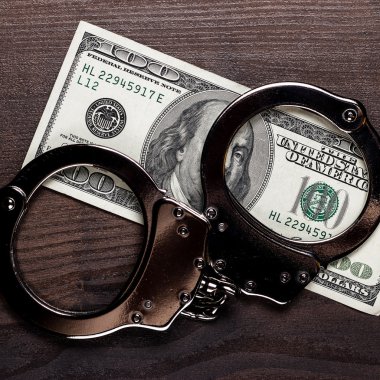 Kelepçe ve yüz dolar ahşap tablo