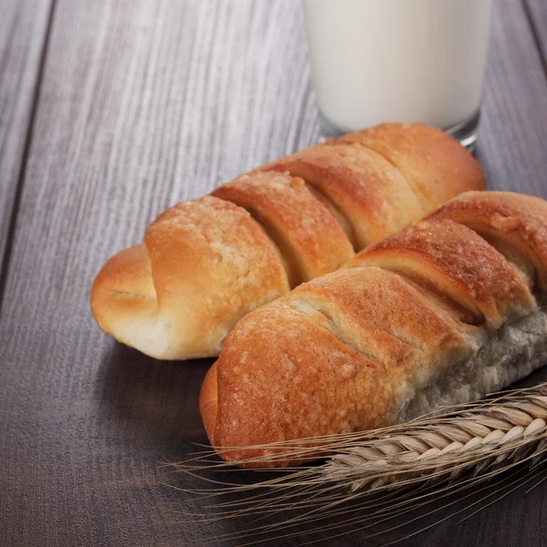 Glass of milk and buns — Stock Photo, Image