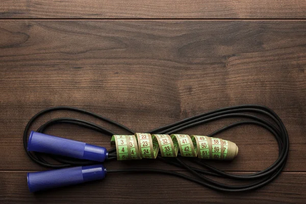 Skipping rope and measuring tape — Stock Photo, Image