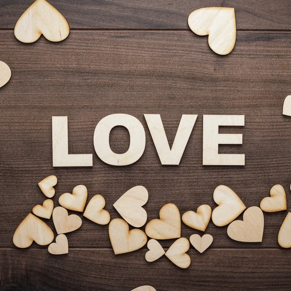 Słowo miłość składa się z litery drewniane — Zdjęcie stockowe