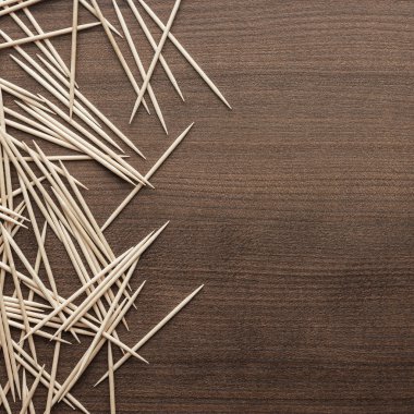 Tablo arka plan üzerinde ahşap kürdan