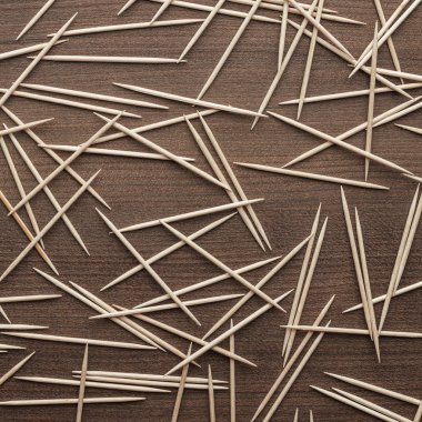 Tablo arka plan üzerinde ahşap kürdan