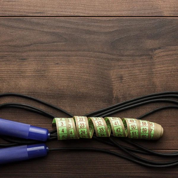 Skipping rope and measuring tape — Stock Photo, Image