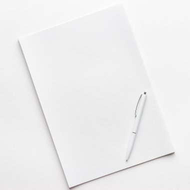 boş yaprak kağıt ve kalem