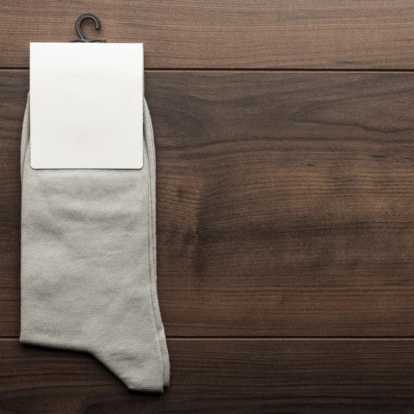 Par de calcetines grises con embalaje en blanco —  Fotos de Stock