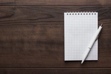 boş defter ve beyaz kalem