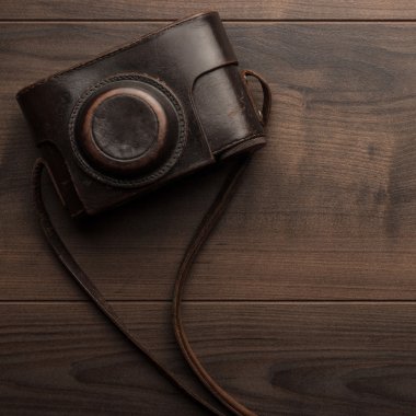 retro fotoğraf makinesi ile ahşap arka plan