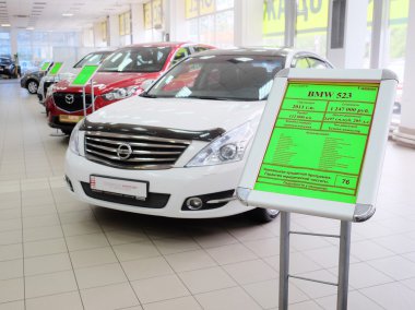 İkinci el arabalar satıcı showroom