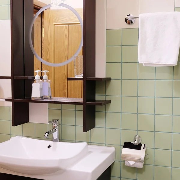 Intérieur d'une salle de bain d'hôtel — Photo