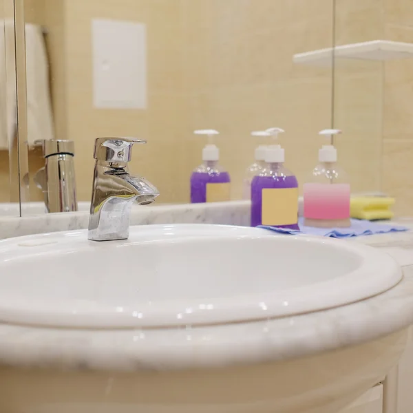 Une salle de bain intérieure — Photo