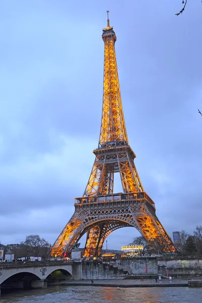 Torre Eiffel em uma noite — Fotografia de Stock