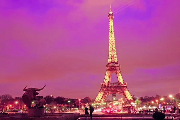 Torre Eiffel em uma noite em Paris — Fotografia de Stock