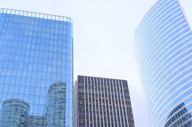  gökyüzü-kazıma bir Paris bölgesinde savunma aletleri