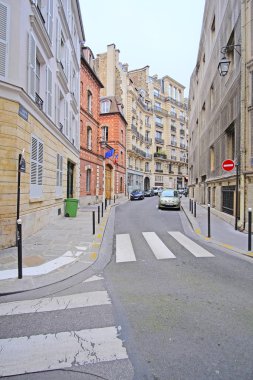 Paris'in merkezinde yaya çapraz yol
