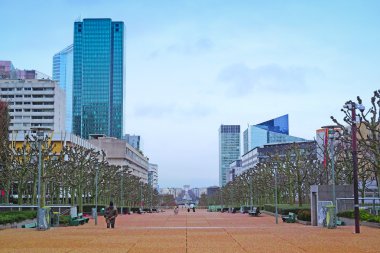 gökyüzü-kazıma bir Paris bölgesinde savunma aletleri