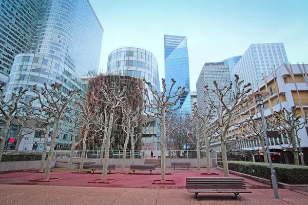 Gratte-ciel dans un quartier parisien Défense — Photo