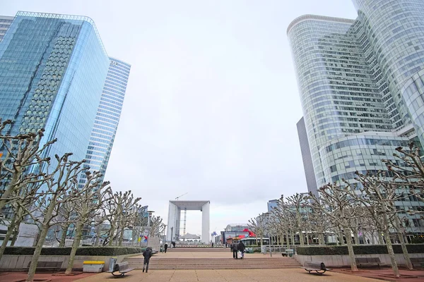 Gratte-ciel dans un quartier parisien Défense — Photo