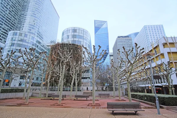 Gratte-ciel dans un quartier parisien Défense — Photo