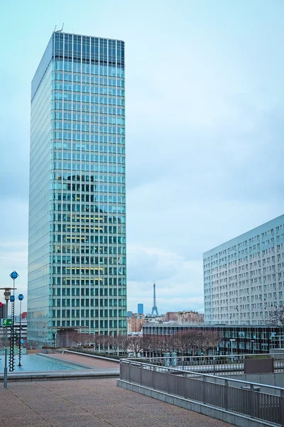 Gratte-ciel dans un quartier parisien Défense — Photo