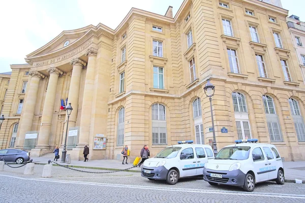 Voiture de police sur un parking à Paris — Photo